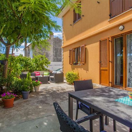 Apartman Madlen Cres Exterior photo