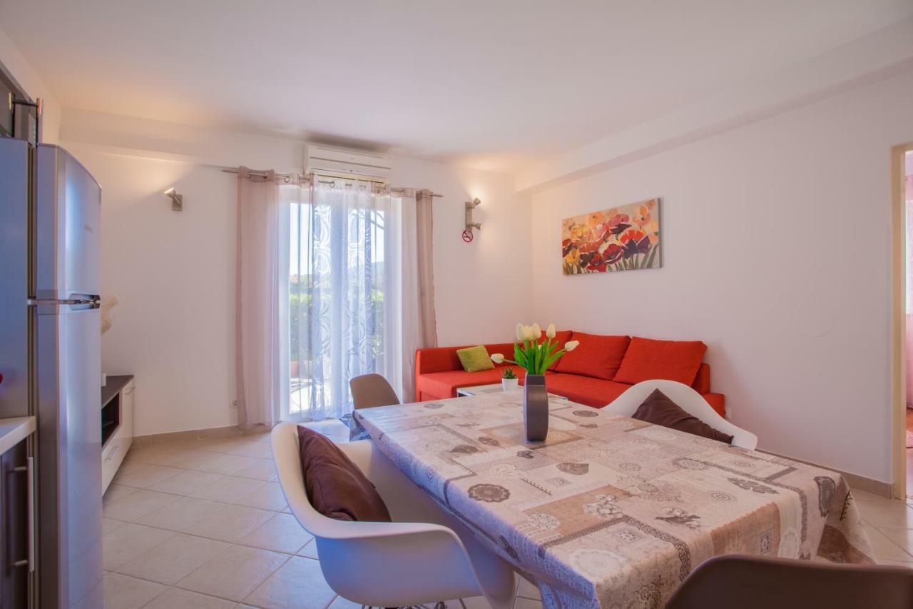 Apartman Madlen Cres Exterior photo