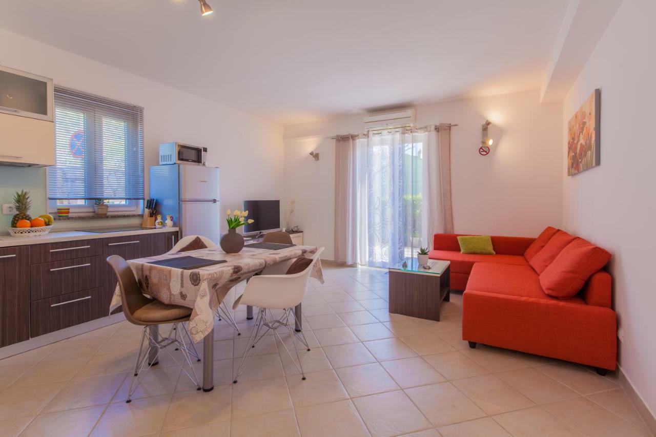 Apartman Madlen Cres Exterior photo