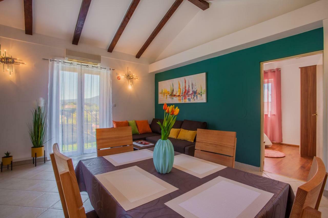 Apartman Madlen Cres Exterior photo