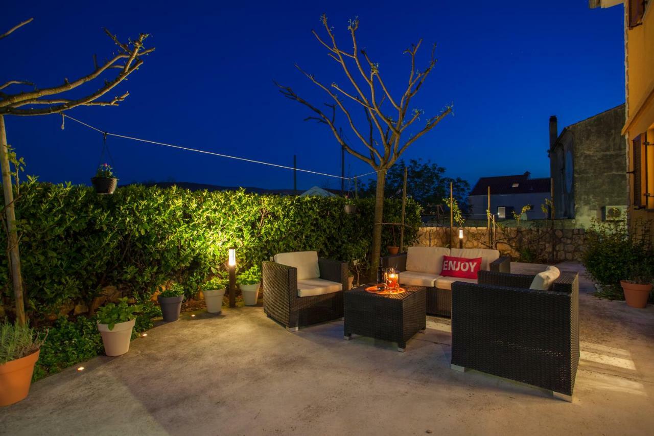 Apartman Madlen Cres Exterior photo